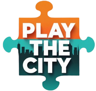 Logo playthecity - kształt puzzla z pomarańczowo-niebieskim tłem z napisanem playthecity